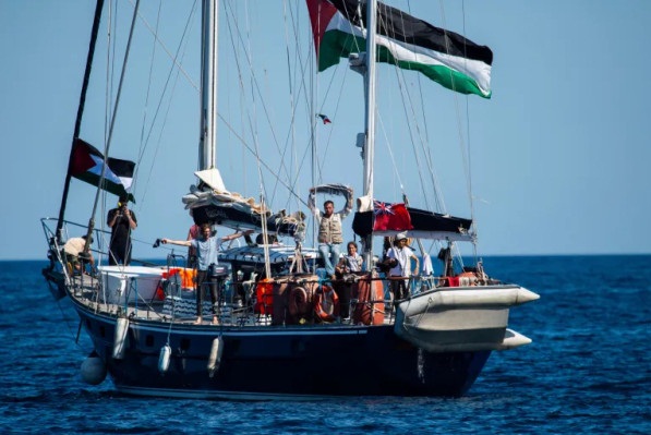السفينة مادلين في طريقها لكسر الحصار "وطاقهما" يستغيث بعد اعتراضهم من مسيرة 1 D8 A7 D9 84 D8 B3 D9 81 D9 8A D9 86 D8 A9 20 D9 85 D8 A7 D8 AF D9 84 D9 8A D9 86 20 20 2