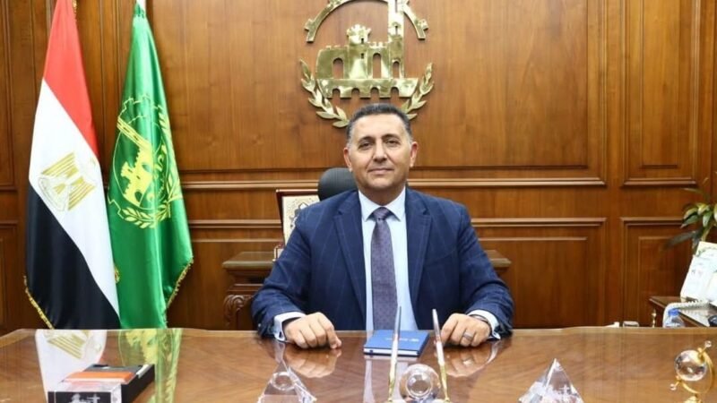 محافظ القليوبية يُجري جولة ميدانية موسعة بقرية “سندبيس” بالقناطر الخيرية لمتابعة الخدمات المتواجدة