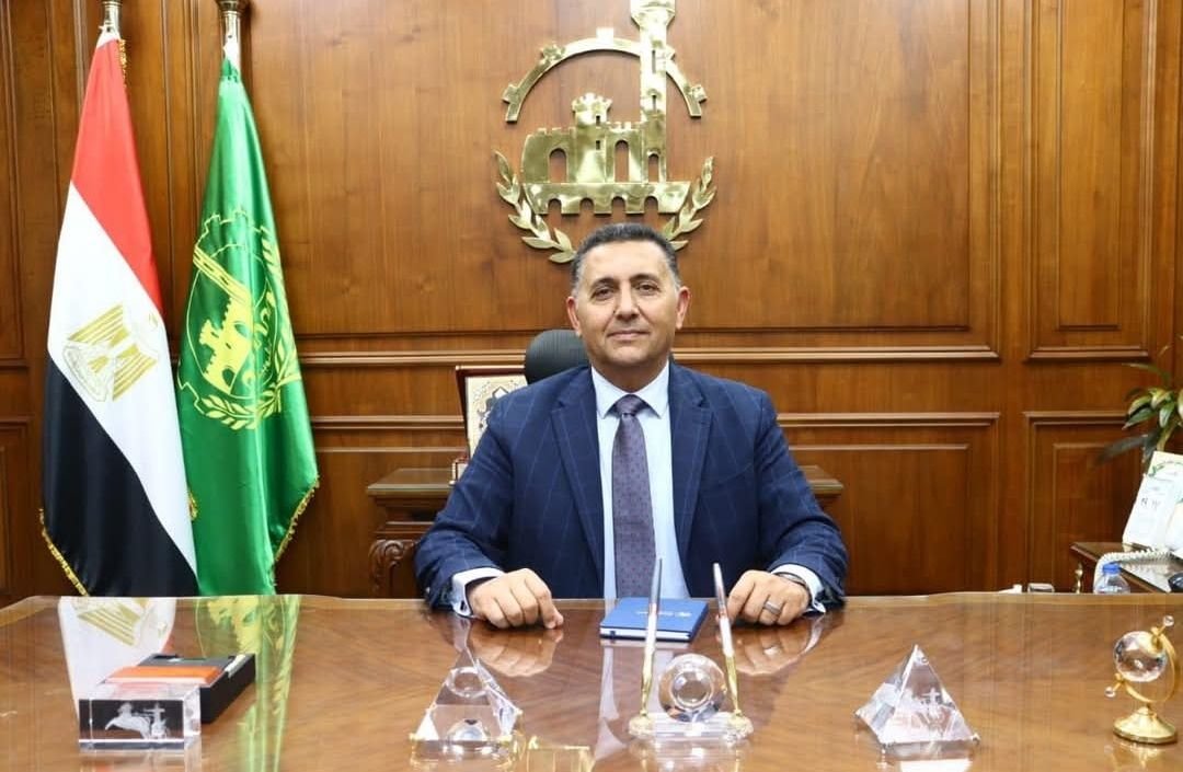 محافظ القليوبية يُجري جولة ميدانية موسعة بقرية “سندبيس” بالقناطر الخيرية لمتابعة الخدمات المتواجدة